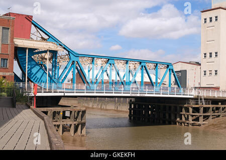 Drypool basculant Scherzer Rolling Lift Bridge, Kingston Upon Hull, Yorkshire, Angleterre, Royaume-Uni Banque D'Images