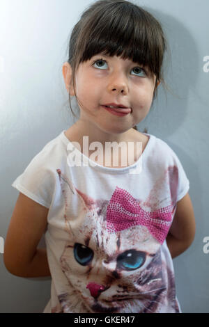 4-year old girl relaxing at home Banque D'Images