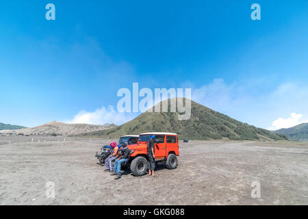 BROMO, INDONÉSIE - Juillet 23, 2016 : jeep local utilisé pour visiter les volcans, Java, Indonésie Banque D'Images