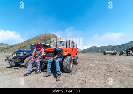 BROMO, INDONÉSIE - Juillet 23, 2016 : jeep local utilisé pour visiter les volcans, Java, Indonésie Banque D'Images