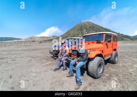 BROMO, INDONÉSIE - Juillet 23, 2016 : jeep local utilisé pour visiter les volcans, Java, Indonésie Banque D'Images