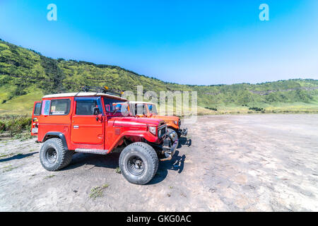 BROMO, INDONÉSIE - Juillet 23, 2016 : jeep local utilisé pour visiter les volcans, Java, Indonésie Banque D'Images