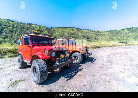 BROMO, INDONÉSIE - Juillet 23, 2016 : jeep local utilisé pour visiter les volcans, Java, Indonésie Banque D'Images