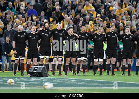 Sydney, Australie. 20e Août, 2016. Le championnat de Rugby et Tooheys New Cup. L'australie vers la Nouvelle-Zélande. Les All Blacks pendant leur hymne national. Les All Blacks ont remporté 42-8. Credit : Action Plus Sport/Alamy Live News Banque D'Images