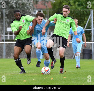 Manchester UK 20 août 2016 Maine Road FC, un club semi-professionnel formé par les supporters de Manchester City en 1955 ont remporté leur deuxième COUPE FA successives contre l'opposition du Yorkshire, cette fois, par AFC Emley 3-2. Ils ont désormais un progrès au premier tour de qualification, et une autre, improbable, douze autres victoires va les voir en finale de la coupe d'Angleterre à Wembley, le 27 mai 2017. Crédit : John Fryer/Alamy Live News Banque D'Images