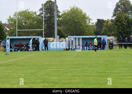 Manchester UK 20 août 2016 Maine Road FC, un club semi-professionnel formé par les supporters de Manchester City en 1955 ont remporté leur deuxième COUPE FA successives contre l'opposition du Yorkshire, cette fois, par AFC Emley 3-2. Ils ont désormais un progrès au premier tour de qualification, et une autre, improbable, douze autres victoires va les voir en finale de la coupe d'Angleterre à Wembley, le 27 mai 2017. Crédit : John Fryer/Alamy Live News Banque D'Images