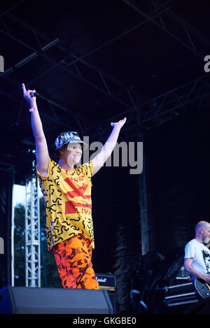 Sport a battu Festival, Gloucester, Gloucestershire, 20 août 2016. Band EMF, chanteur James Atkin. Crédit : Daniel Fisher/Alamy Live News Banque D'Images