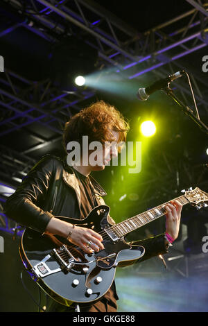 Rochdale, UK. 20 août, 2016. Luc, le chanteur et guitariste avec TheTwisted Dolls un groupe jouant de Manchester à la feelgood festival à Rochdale,20 août 2016 Crédit : Barbara Cook/Alamy Live News Banque D'Images