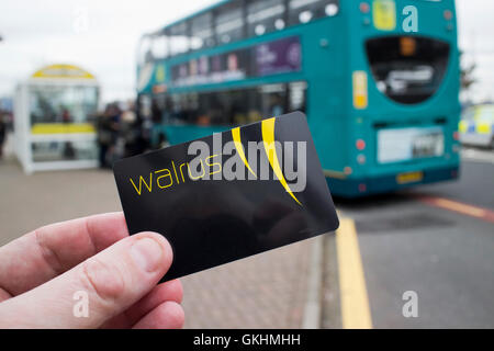Carte smartcard morse merseytravel voyage à l'arrêt de bus Banque D'Images