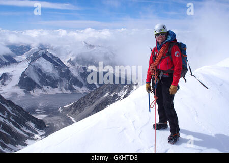 Mountaineer sur le mont khuiten, Mongolie Banque D'Images