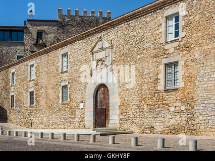 Les Aligues Building, Université de Gérone en plaça de Sant Domenec square de Gérone. Costa Brava, Catalogne, Espagne. Banque D'Images