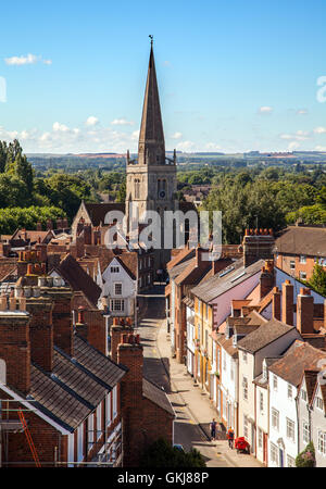 Vue aérienne de l'église St Helen le long de l'est de St Helen rue Abingdon Oxfordshire Angleterre prise de la salle de comté et musée Banque D'Images