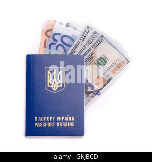 Nouveau Passeport International ukrainien bleu avec des billets de dollars et d'Euros Banque D'Images