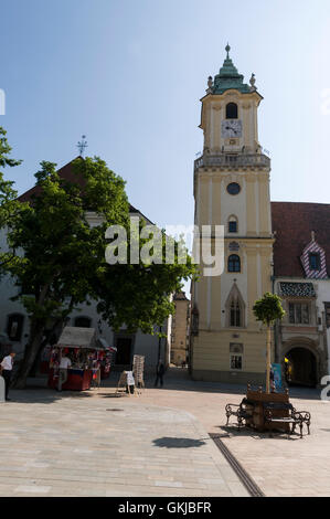 La tour de l'ancien hôtel de ville de Bratislava, aujourd'hui le Musée de la ville de Bratislava, sur Hlavné námestie, (place Hlavné) à Bratislava, Slovaquie. Banque D'Images