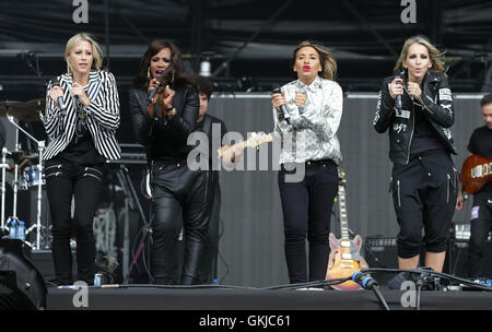 (De gauche à droite) Tous les Saints' Nicole Appleton, Shaznay Lewis, Melanie Blatt et Natalie Appleton effectuer sur la scène durant la Virgin Media Festival de V à Hylands Park à Chelmsford, Essex. Banque D'Images