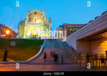 Le Musée du Prado et l'église de San Jerónimo El Real, vision de nuit. Madrid, Espagne. Banque D'Images