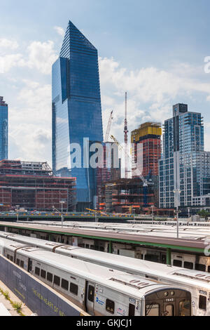 Bâtiments en construction dans le cadre du projet Hudson Yards sur le côté ouest de Manhattan à New York City. Banque D'Images