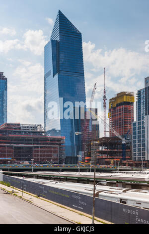 Bâtiments en construction dans le cadre du projet Hudson Yards sur le côté ouest de Manhattan à New York City. Banque D'Images