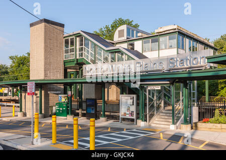 Au nord de la Tunisie) White Plains Gare à White Plains, New York. Banque D'Images