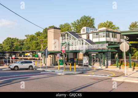 Au nord de la Tunisie) White Plains Gare à White Plains, New York. Banque D'Images