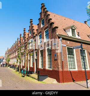 Rangée de maisons avec de Groot Heiligland épaulement gables street dans la vieille ville de Haarlem, Hollande, Pays-Bas Banque D'Images