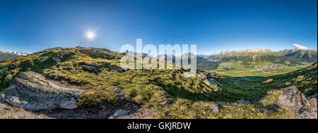 Vue panoramique à 360 degrés de Muottas Muragl vers la vallée de l'Engadine, Grisons, Suisse Banque D'Images