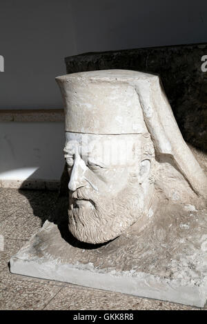 Tête buste en pierre sculptée au Musée byzantin dans la vieille ville de Paphos - Chypre Banque D'Images