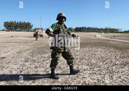 Des soldats burundais, dans le cadre de la Mission de l'Union africaine en Somalie, hier, ont libéré la ville d'Adale dans la région du Moyen-Shabelle de la Somalie le groupe militant d'Al Shabab. La ville est prise sans résistance le 3 octobre. Photo de l'AMISOM Banque D'Images