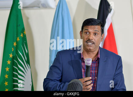 Commissaire de police de l'AMISOM, Anand Pillay, prend la parole à la cérémonie de clôture de l'atelier de COCIM de l'AMISOM à Nairobi, Kenya, le 14 mai. PHOTO DE L'AMISOM Banque D'Images