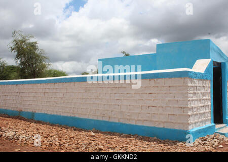 La composante police de l’AMISOM inaugure un centre de santé récemment rénové à Baidoa le 27 octobre 2015, contribuant ainsi à l’infrastructure sanitaire locale dans la région. Banque D'Images