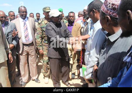 Le 21 décembre 2015, le président somalien Hassan Sheikh Mohamud a rencontré les aînés de Hiran lors de sa visite à Beletweyne, en Somalie. La réunion visait à renforcer la gouvernance locale et à promouvoir la réconciliation dans la région. Banque D'Images