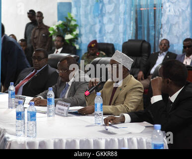 Le Président intérimaire de l'Administration sud-ouest, Sharif Hassan cheikh Adan, prend la parole à l'ouverture de la National Consultative Forum à Kismayo, en Somalie, le 14 janvier 2016. L'AMISOM Photo/ Barut Mohamed Banque D'Images