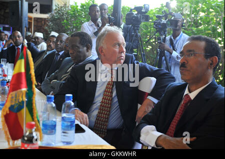 Le 28 mai 2016, des invités à Mogadiscio, en Somalie, ont assisté aux célébrations marquant le 25e anniversaire de la Fête nationale éthiopienne. L'événement a reconnu l'histoire de l'Éthiopie et ses relations avec la Somalie. Photo de Omar Abdisalan. Banque D'Images