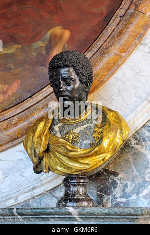 Buste d'un homme noir dans le château de Versailles Banque D'Images