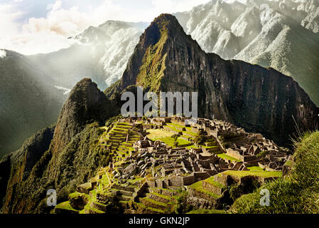 MACHU PICCHU, au Pérou - 31 MAI 2015 : Vue de l'ancienne cité inca de Machu Picchu. Le 15-ème siècle site Inca.'ville perdue des Banque D'Images