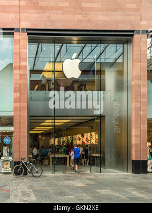 Point de vente au détail d'Apple, le centre-ville d'Exeter, Devon Banque D'Images