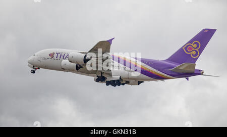 Thai Airways Airbus a380 Super Jumbo HS-TUF décollage de l'aéroport de Londres-Heathrow LHR Banque D'Images