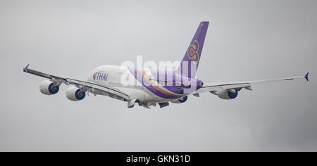 Thai Airways Airbus a380 Super Jumbo HS-TUF décollage de l'aéroport de Londres-Heathrow LHR Banque D'Images