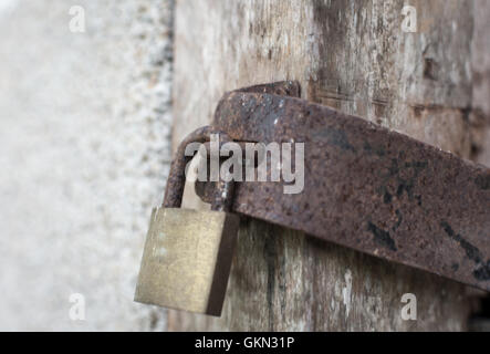 Porte antique locker.cadenas anciens Banque D'Images