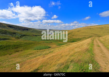 Pennine Way de descendre la vallée vers Wessenden Marsden, West Yorkshire, Peak District National Park, Angleterre, Royaume-Uni. Banque D'Images