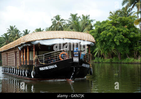 L'image de House Boat dans l'eau dormante de Alleapy, Kerala, Inde Banque D'Images
