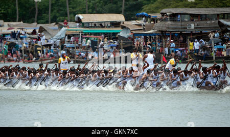 L'image du participant, l'aviron, Snake bateau , bateau de Nehru, le jour de la course, Allaepy Punnamda Lake, le Kerala Inde Banque D'Images