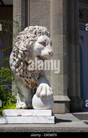 Sculpture de Lion en palais de Vorontsov, Crimée, Russie Banque D'Images