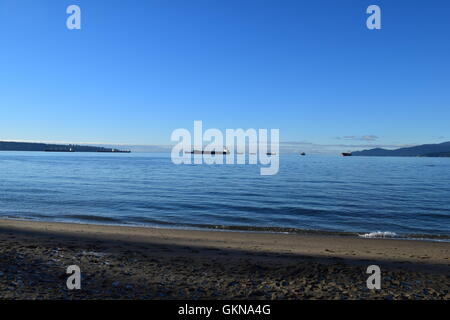 Des navires-citernes dans English Bay, Vancouver - Stanley park Banque D'Images