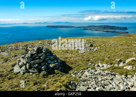 L'île de Canna et les îles occidentales de près du sommet d'un t-Saighdeir Sròn, à l'île de Rum, Ecosse, Royaume-Uni Banque D'Images