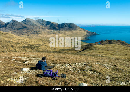 Les montagnes Cuillin Rhum et Harris Bay, à partir de la crête de Sròn an t-Saighdeir, à l'île de Rum, Ecosse, Royaume-Uni Banque D'Images