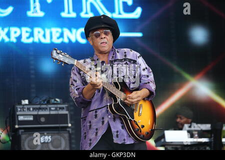 Rewind Festival 2016, Henley-on-Thames, Oxfordshire, Royaume-Uni. L'expérience Terre, vent et feu. Al McKay All Stars. La musique à son meilleur © Uwe Deffner/Alamy Live News Banque D'Images