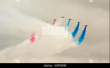 Les flèches rouges aerobatic display team l'exécution d'une routine à la Bournemouth Air Show 2016 Banque D'Images