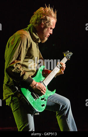 WEST PALM, FL - Décembre 08 : Matt Roberts de 3 Doors Down fonctionne à l'amphithéâtre des conseils judicieux à West Palm Beach, Floride, le 8 décembre 2005. Credit : mpi04/MediaPunch Banque D'Images