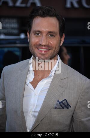 New York, NY, USA. Août 22, 2016. Edgar Ramirez dehors et environ pour la célébrité Candids - MON, New York, NY, le 22 août 2016. Credit : Derek Storm/Everett Collection/Alamy Live News Banque D'Images